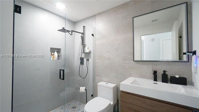 Building Photo - 7918 Harbor Island Dr
