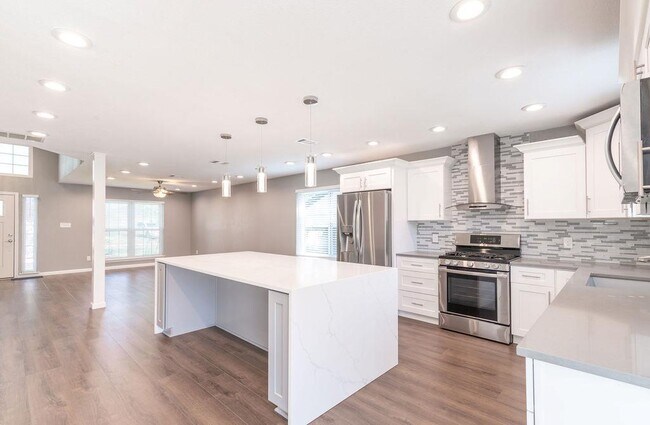 Building Photo - 8319 Columbia Falls Dr