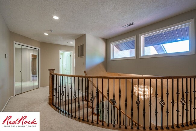 Building Photo - Spacious 5 Bedroom Home in A Quiet Communi...