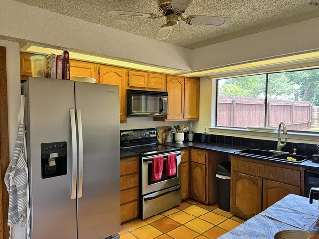 Building Photo - 2814 Mill Valley Dr