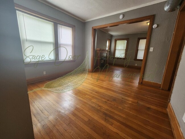 Building Photo - ORIGINAL HARDWOOD FLOORS!!!