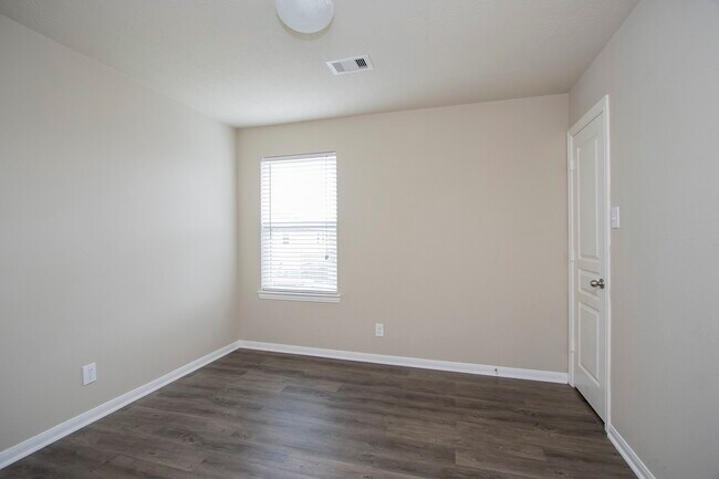 Building Photo - 2209 Onyx Ct