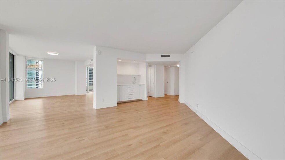 Building Photo - 555 NE 34th St