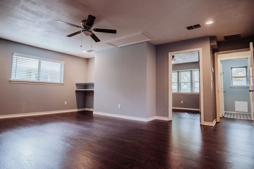 Building Photo - 3205 Winchester Dr