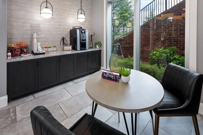 Building Photo - 5025 Wembley Central Ln