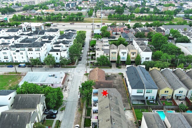 Building Photo - 5507 Darling St