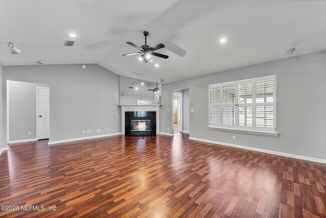 Building Photo - 13021 Chets Creek Dr S
