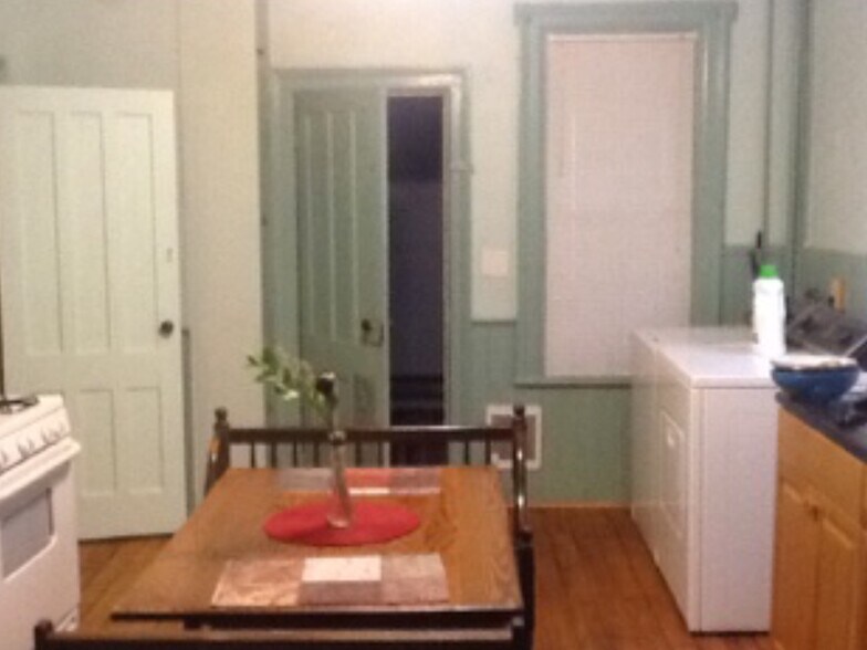 Kitchen w/laundry - 1029 Downer Ave