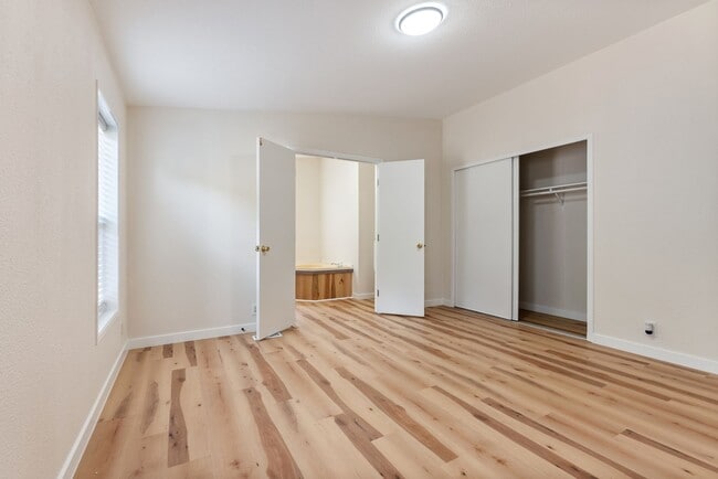 Building Photo - 6422 SE 144th Ln