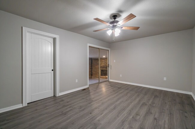 Building Photo - Beautiful Newly Remodeled 3 Bed / 2 Bath H...