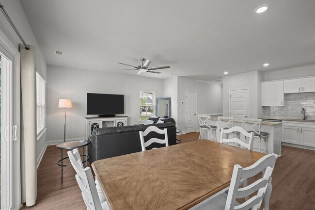 Building Photo - 495 Gov Treutlen Cir