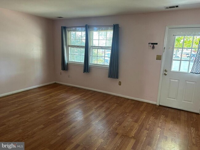 Building Photo - 1628 Fort Fisher Ct