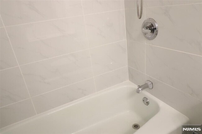 Building Photo - 1600 Center St