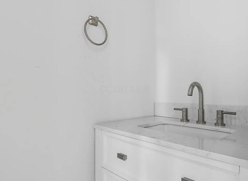 Building Photo - 782 Seymour Ave