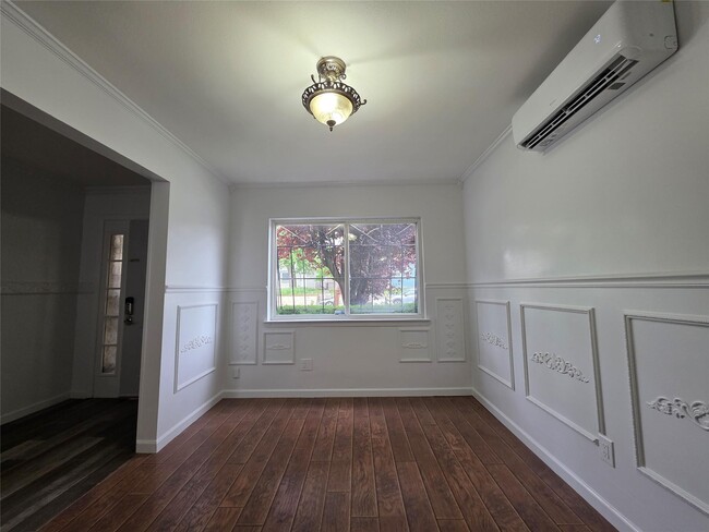 Building Photo - 125 White Plains Rd