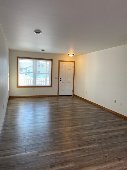 Building Photo - 609 Spruce Ln