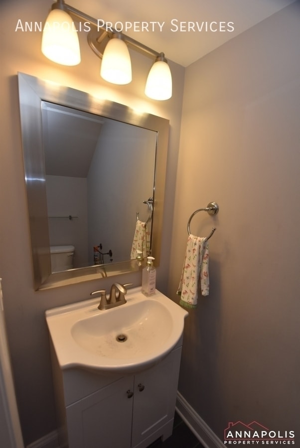 Building Photo - 888 Stonehurst Ct