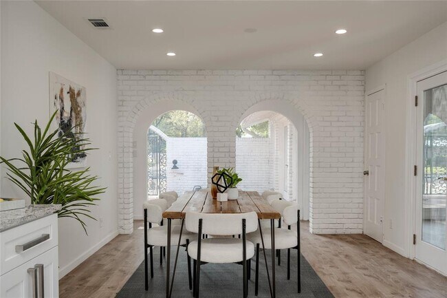 Building Photo - 4202 N Hills Dr