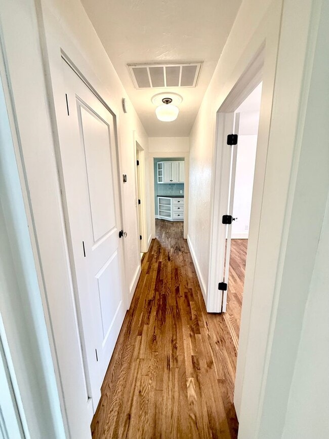 Building Photo - Updated 3BD 1.5BA Home with Bonus Office Space in Central Park!!