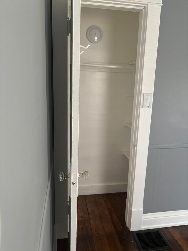 Building Photo - 3132 Mapleleaf Ave