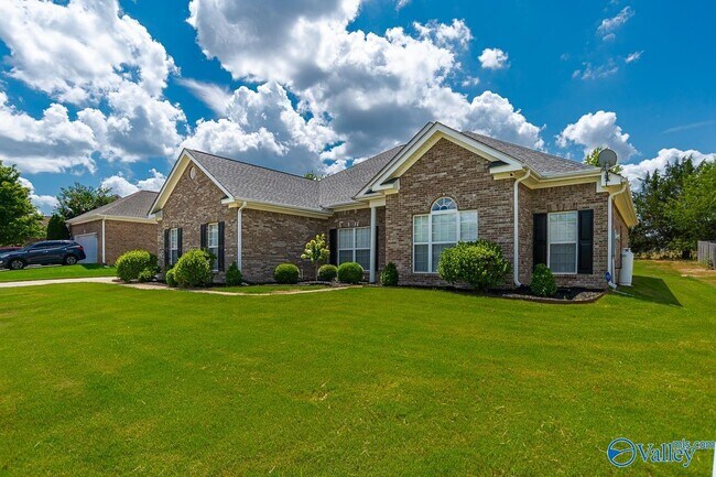 Building Photo - 8821 Belle Mor Dr NW