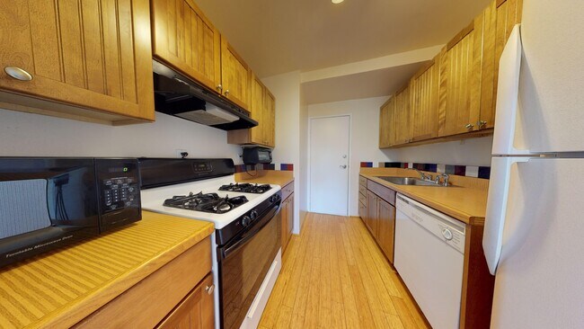 Building Photo - 3900 Tunlaw Rd NW