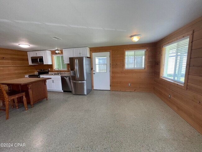 Building Photo - 305 Tarpon St