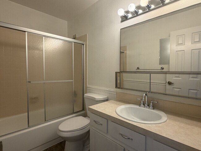 Building Photo - 3200 Azalea Dr
