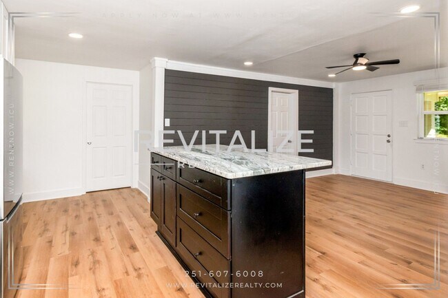 Building Photo - 2365 Sybel Dr