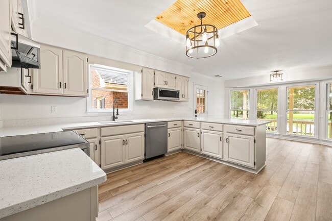 Building Photo - Renovated Home on Large Corner Lot in Coveted Strathy Hall