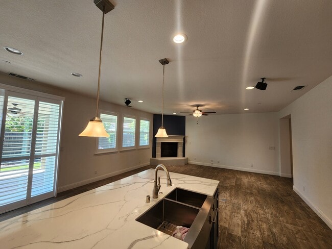 Building Photo - 1160 Brighton Way