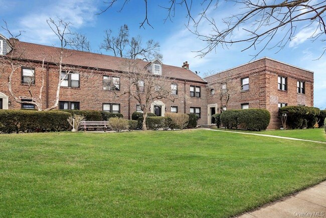 Building Photo - 73 Hilbert St