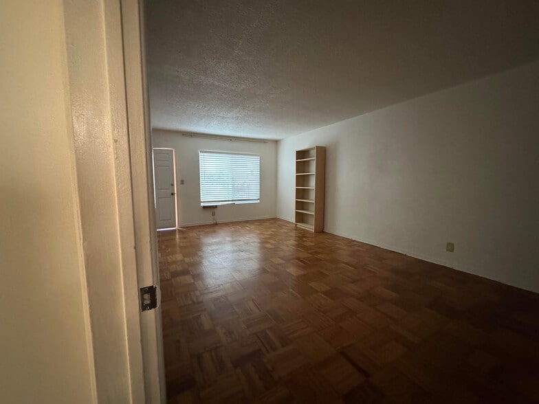 Building Photo - 1722 Armacost Ave