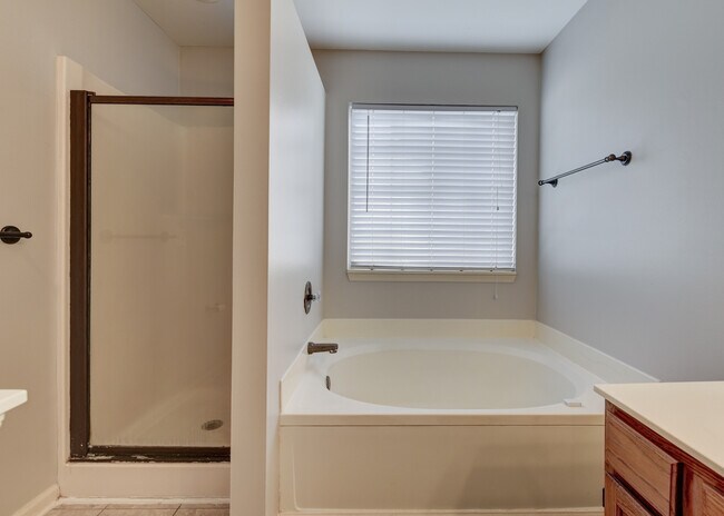 Building Photo - 3004 Helmsdale Ln