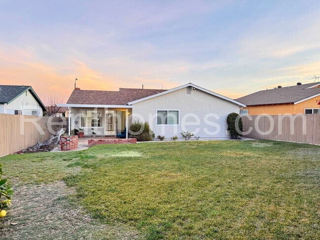 Building Photo - 8181 Elston Pl