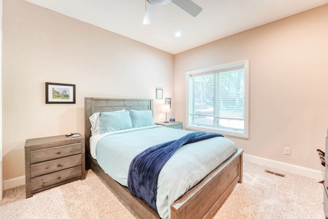 Building Photo - 16 Cheviot Ln