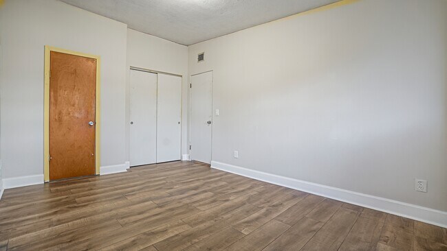 Building Photo - 5219 Bonnie Brae Cir