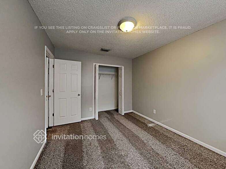 Building Photo - 2999 Mikris Dr E