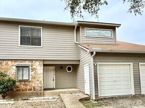 Building Photo - Townhome for Lease in North Austin!