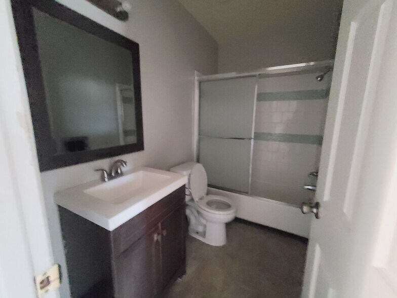 Building Photo - 8720 Orion Ave