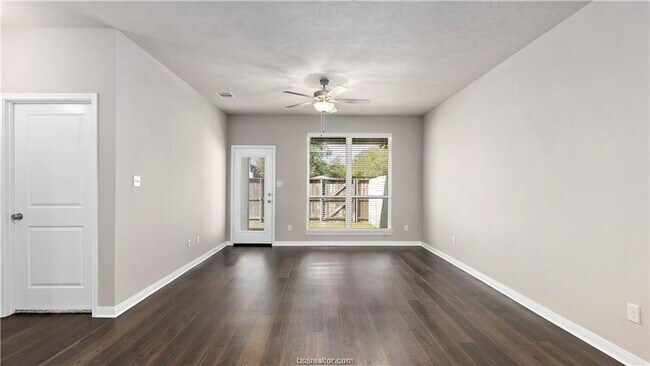 Building Photo - 3007 Stevens Dr