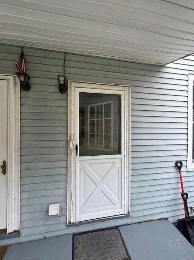 Building Photo - 2 bedroom 1 bathroom