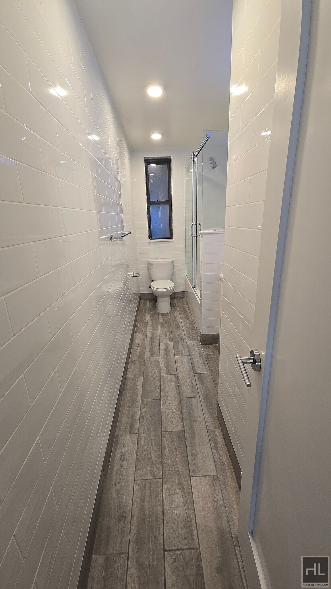 Building Photo - 5th AVE & 9th St spacious 1BR/1BA in High ...