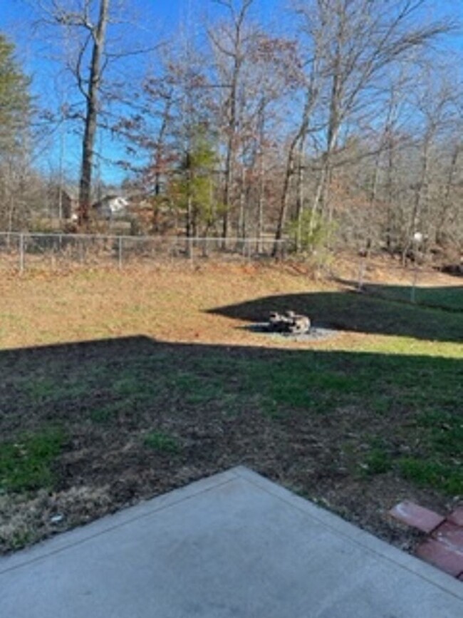 Building Photo - Three Bed Two and a Half Bath Home in Gast...