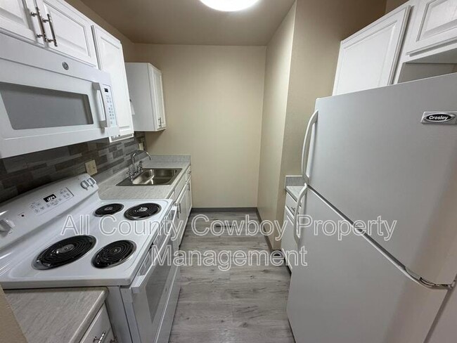 Building Photo - 1145 W Leisher Rd