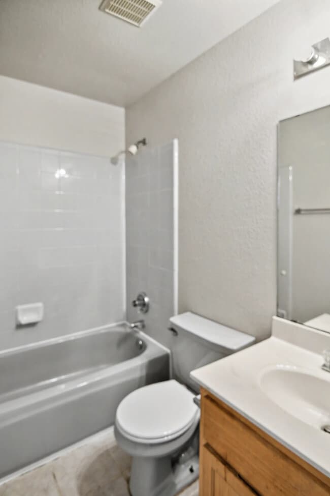 Building Photo - 1502 Cedar Ln