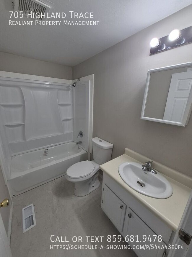 Building Photo - 705 Highland Trce