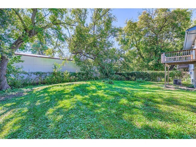 Building Photo - 5525 Lindsay St