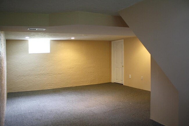 Building Photo - 5007 Duessel Ln