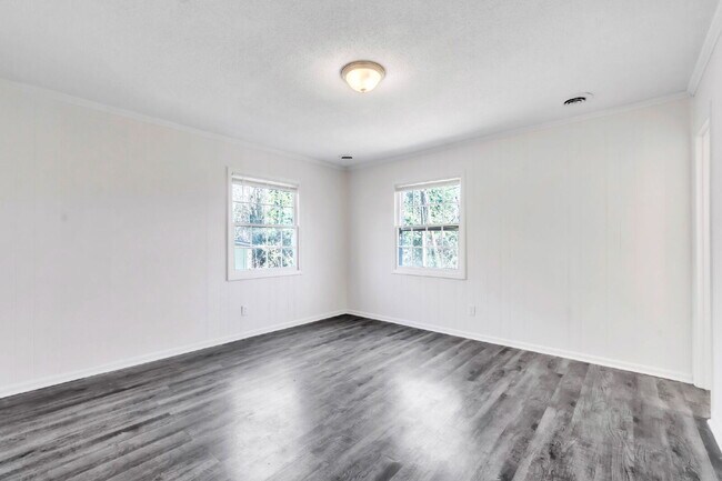 Building Photo - Spacious 4BR, 2BA Tri-Level Home with versatility and flexibility.  $1675 /mo rent***